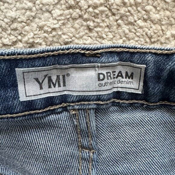 YMI Jeans Women’s Size 3/26 Flare Raw Hem Distressed Ankle Cropped Light Wash - Picture 3 of 8